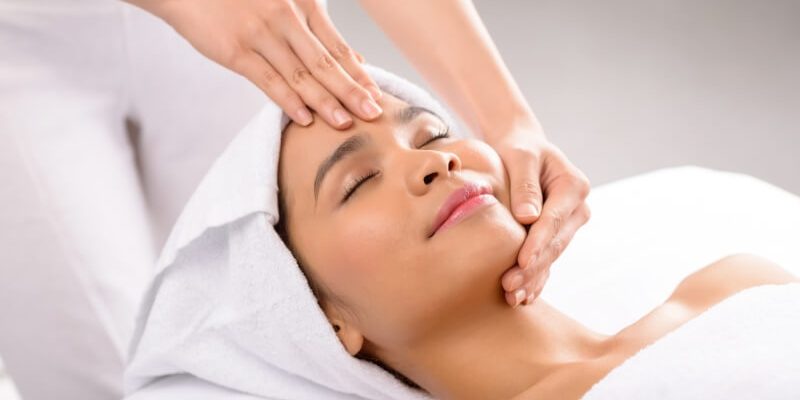 beneficios del masaje facial